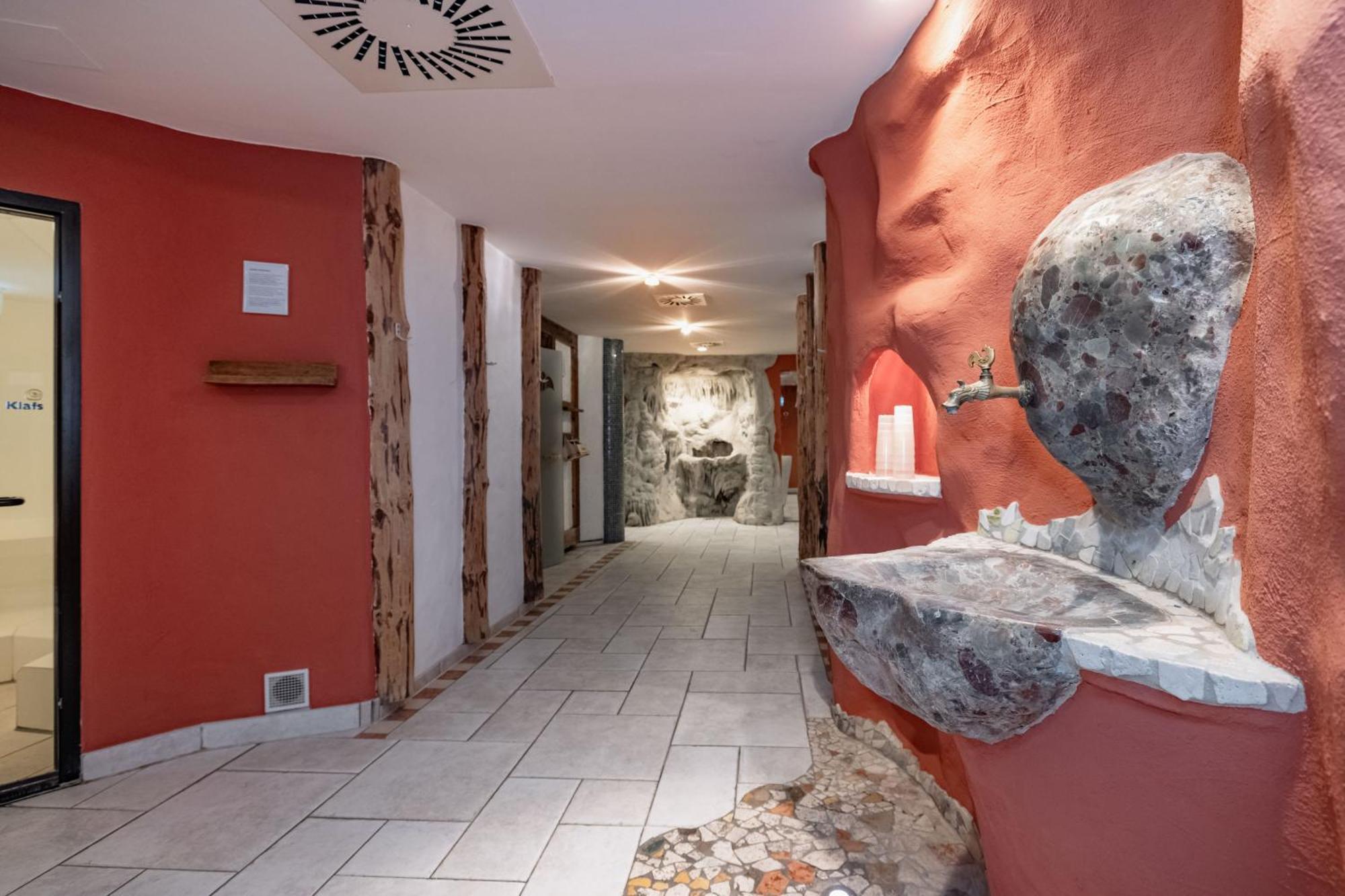 Alpen Adria Hotel & Spa Lake Pressegg Exterior photo